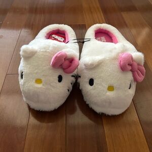 Hello Kitty Womens Slippers
Size 9/10